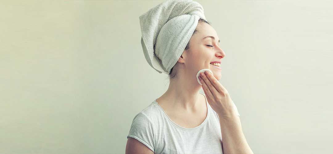 How To Clean Face At Home Naturally?