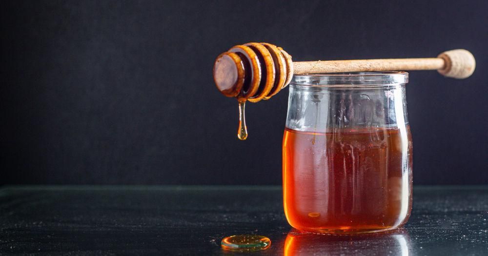 What are the benefits of eating raw honey?